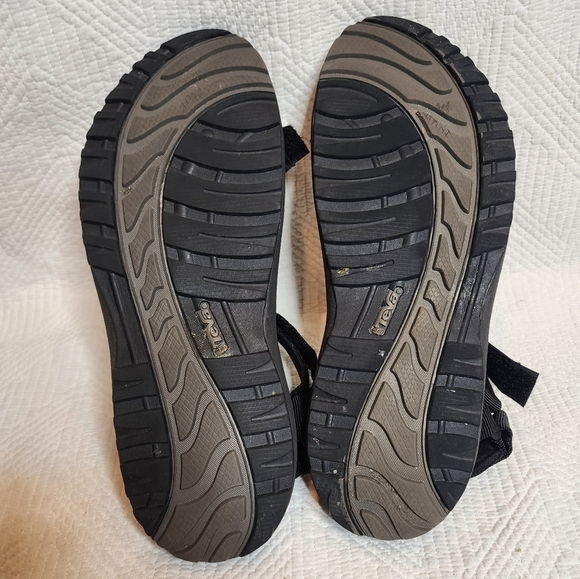 Teva men's size 13 black velcro strap sandals. - Picture 4 of 16